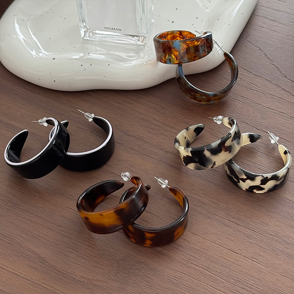 Dowell Korean Style Leopard Print Acetate Sexy and Cool Earrings2