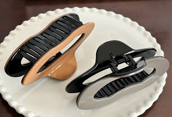 Reliable acetate clips feature advanced finishes, quality checks, and durability.