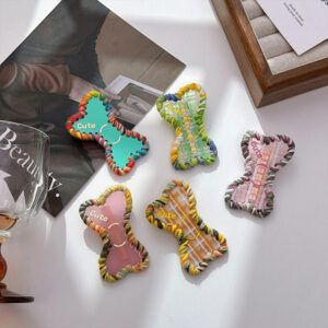 The versatility of side hair accessories stems from their ability to adapt to various hair textures and social settings.